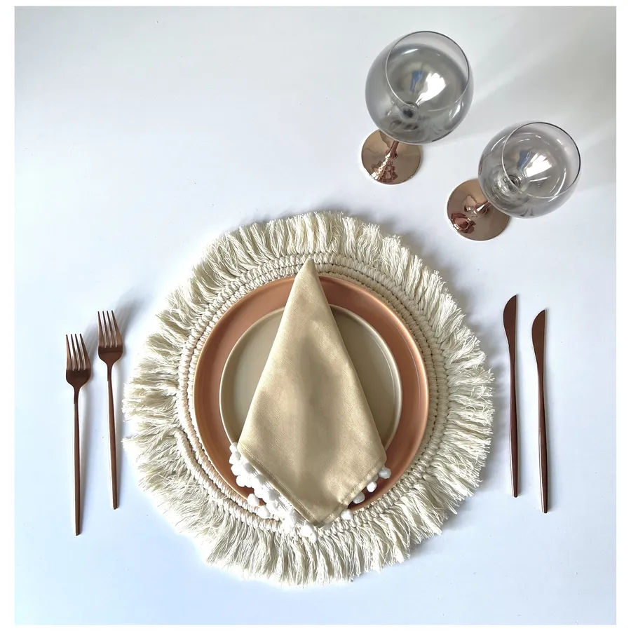 Салфетка из смесового льна, Бежевая с помпонами - Фото миниатюра 2