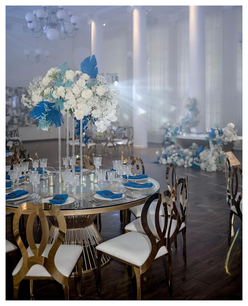 Стол Де Марко со стеклянной столешницей и разноцветной подсветкой (неон)