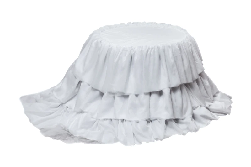 Скатерть с рюшами для столика для торта