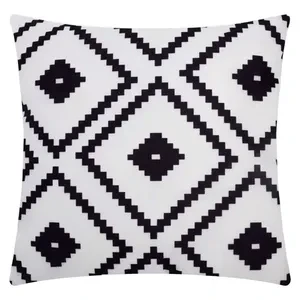 Подушка декоративная Черным по белому 2