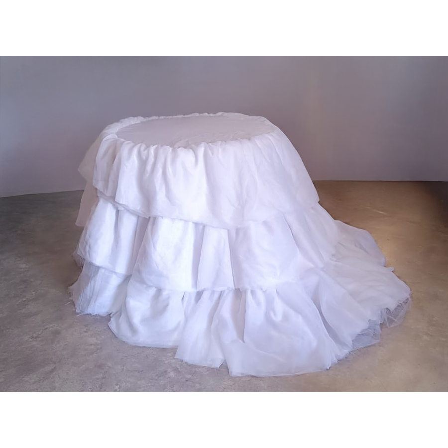 Скатерть с рюшами для столика для торта  - Фото миниатюра 6