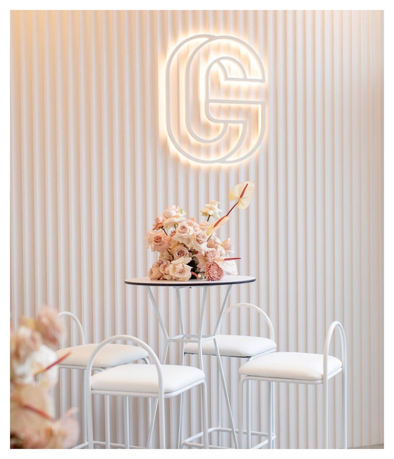 Коктейльный столик Песочные Часы Белый с круглой столешницей