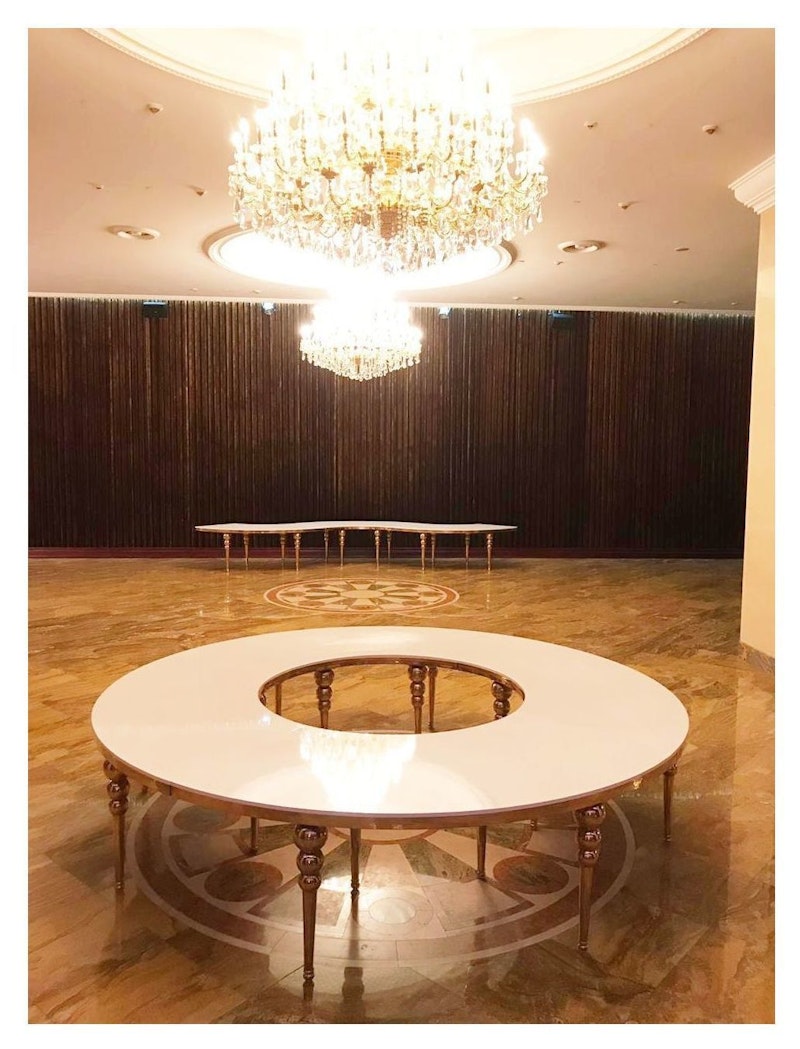 Стол-змейка-90, золотой, столешница белый МДФ, 1 модуль