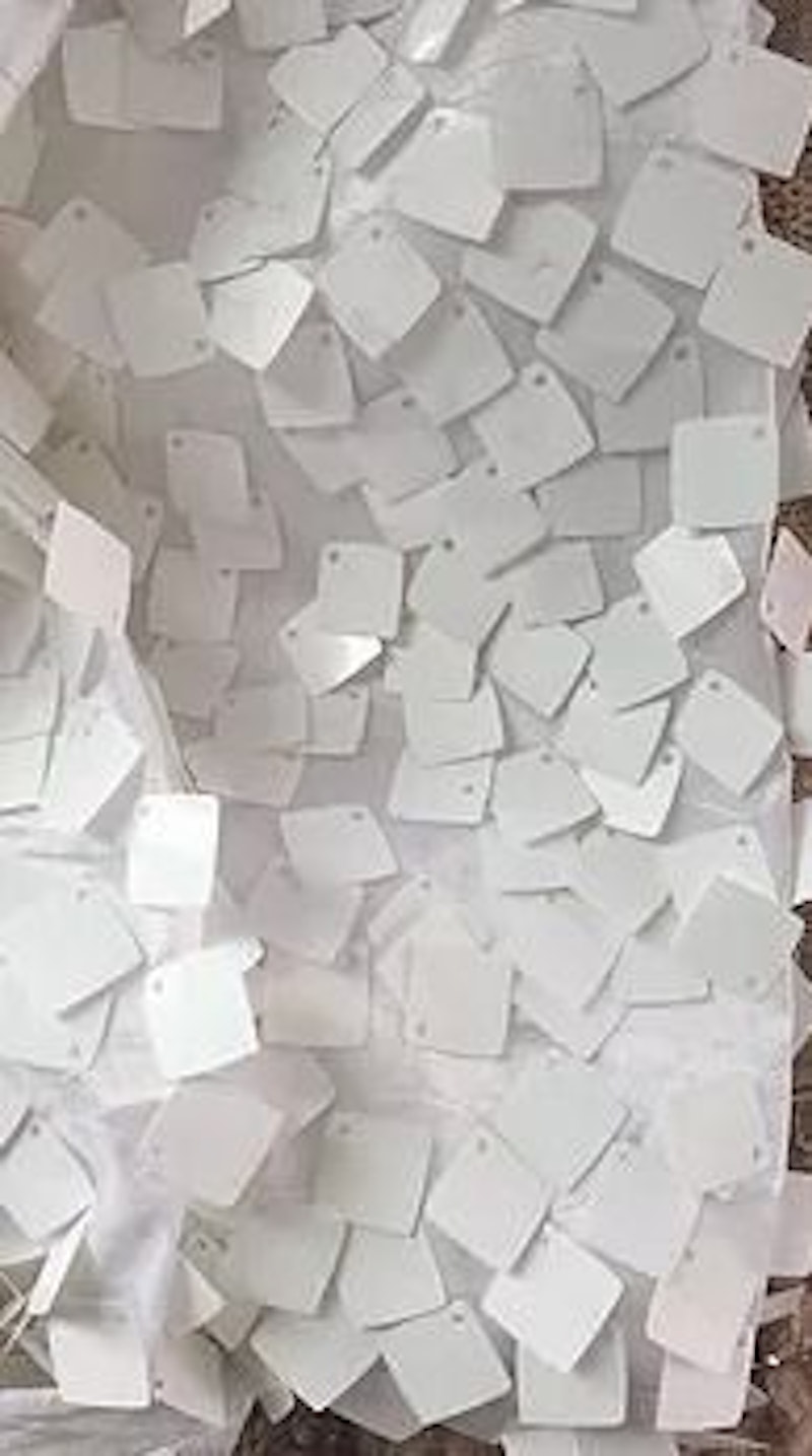 Скатерть с крупными пайетками, прямоугольная, белая