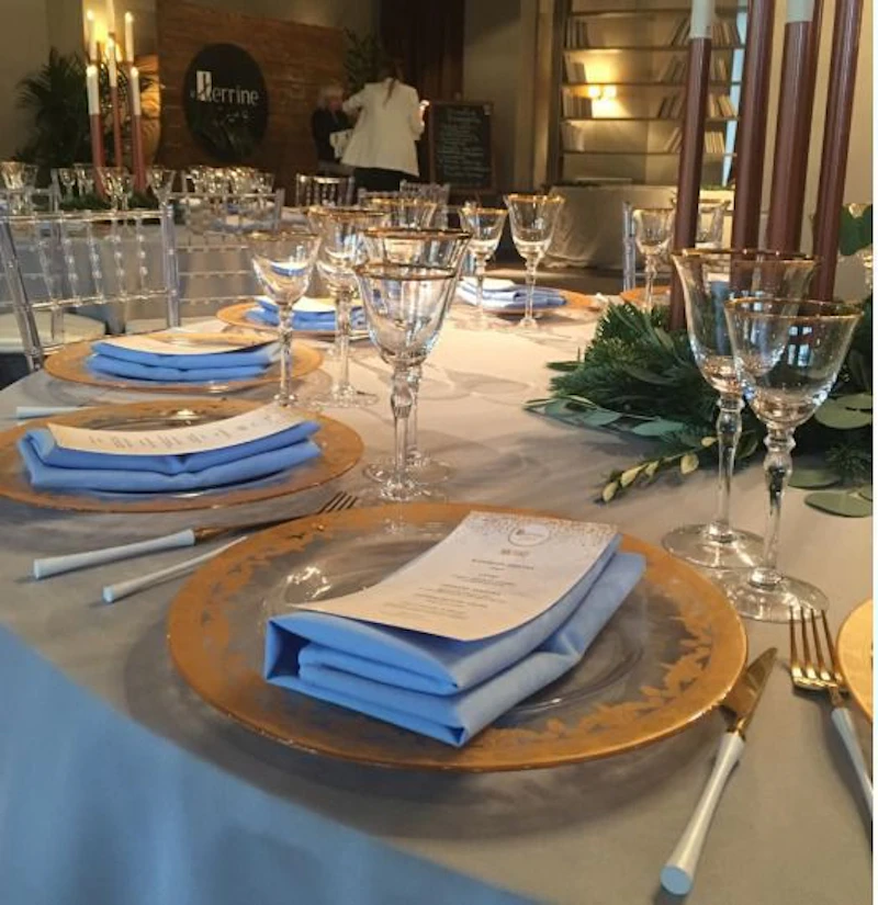 Салфетка голубая, полиэстер