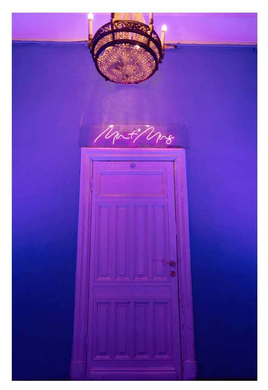 Неоновая вывеска  Mr. + Mrs. розовая