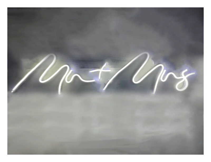 Неоновая вывеска Мистер + Миссис белая