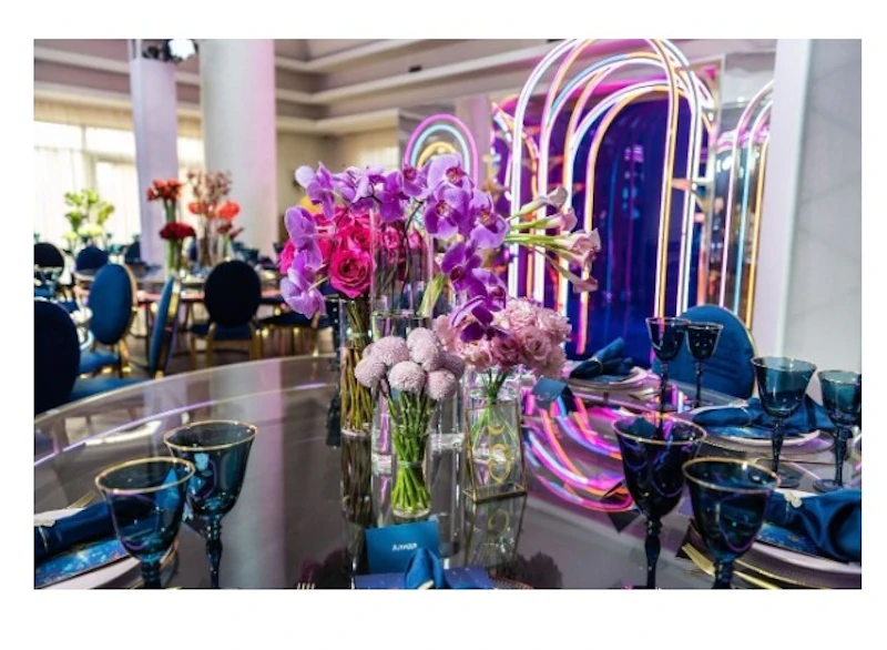 Рамка золотая для номера стола