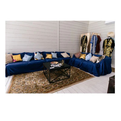 Подушка розовая с золотом - изображение 3