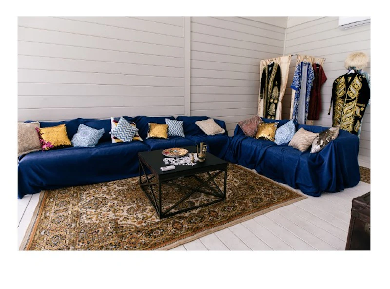 Подушка розовая с золотом