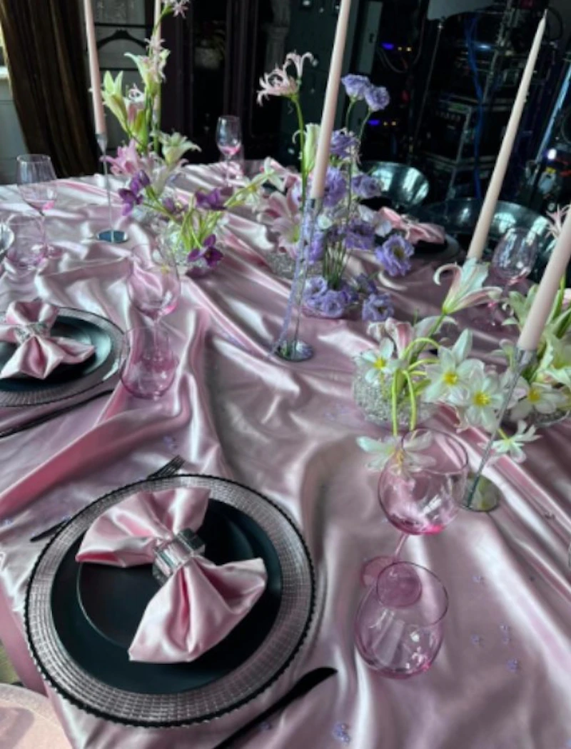 Скатерть круглая, полиэстер глянец, розовый