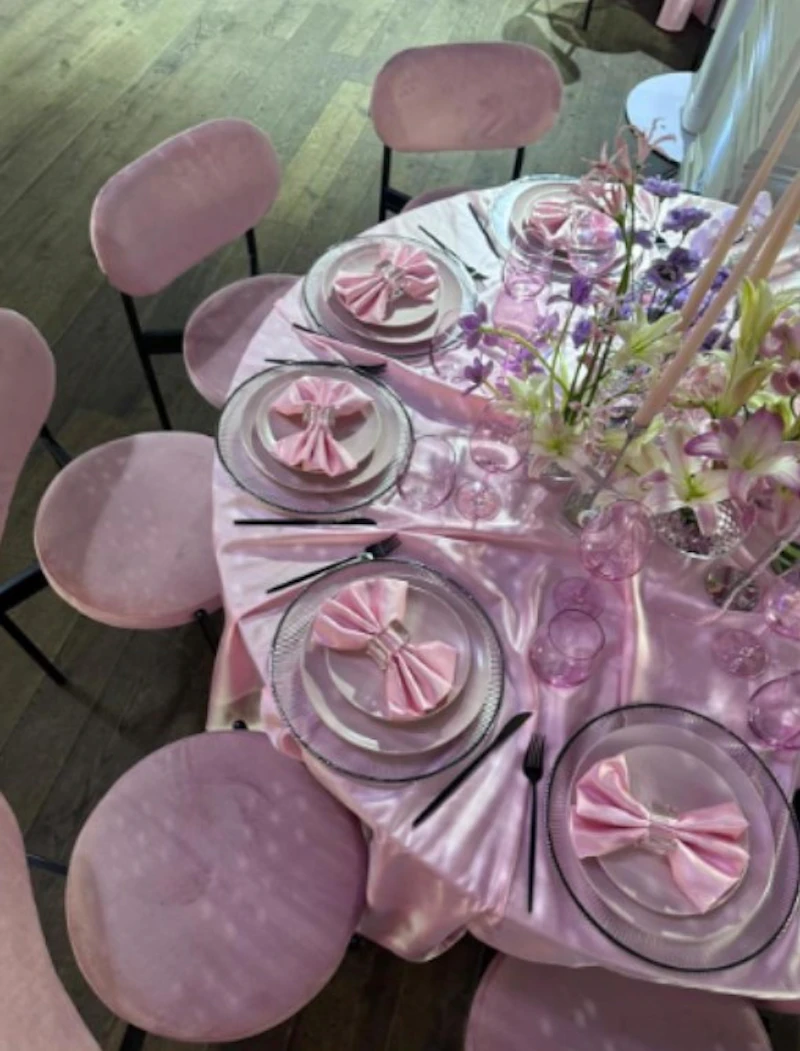 Скатерть круглая, полиэстер глянец, розовый