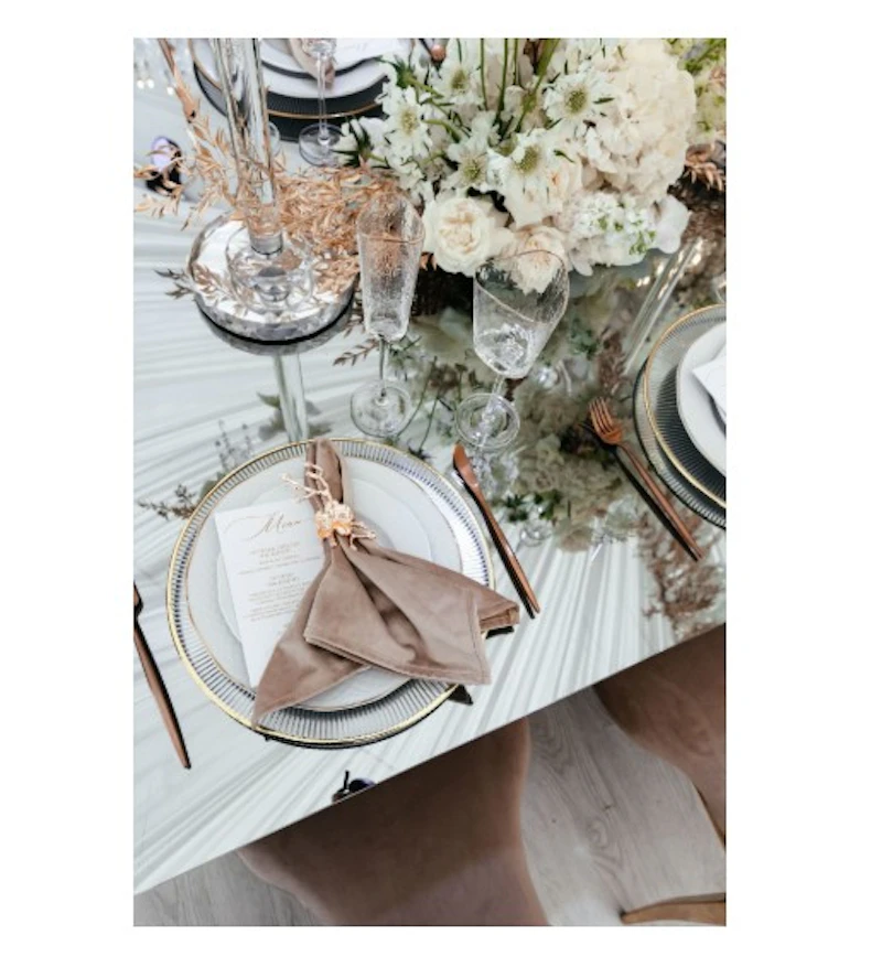 Салфетка бархатная светло-бежевая