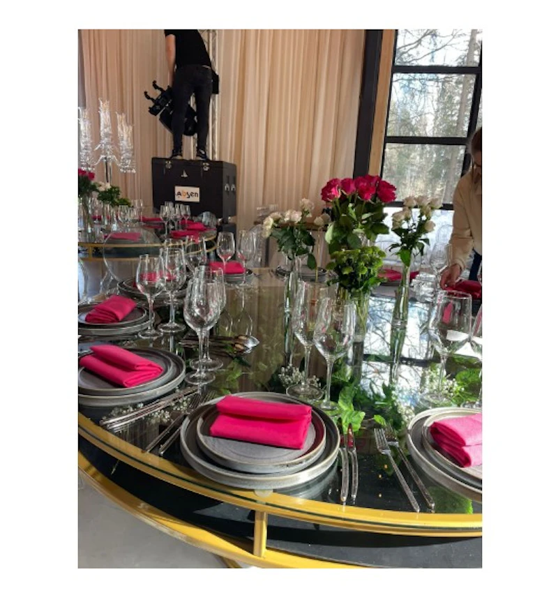 Стол "Лофт" золото, прозрачная столешница, черное подстолье