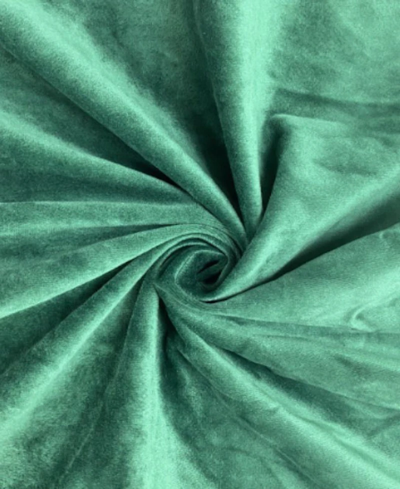 Скатерть бархатная прямоугольная изумрудная