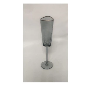 Бокал для шампанского дымчатый "Блум" с золотым кантом - Фото 2