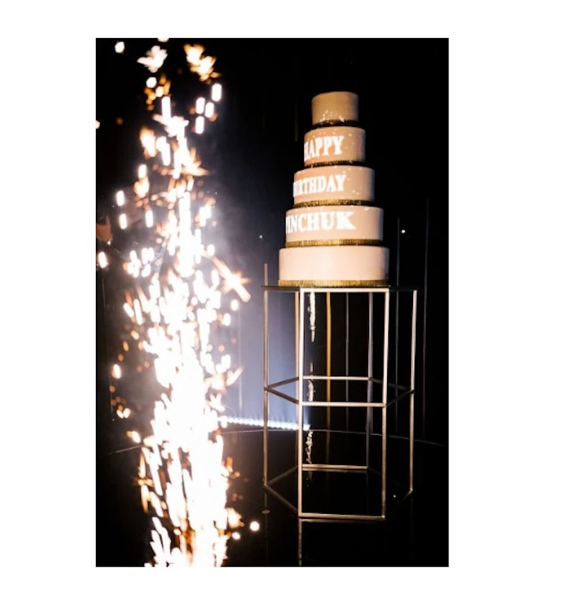 Стол для торта "Техно" золото