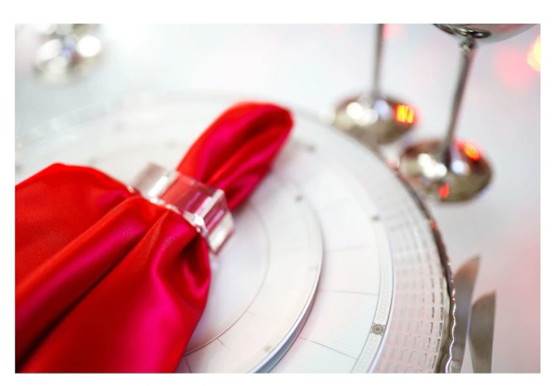 Салфетка атласная алая