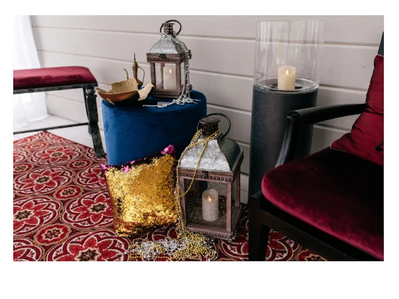 Подушка розовая с золотом