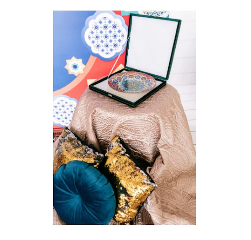 Подушка пайетки серебро с золотом